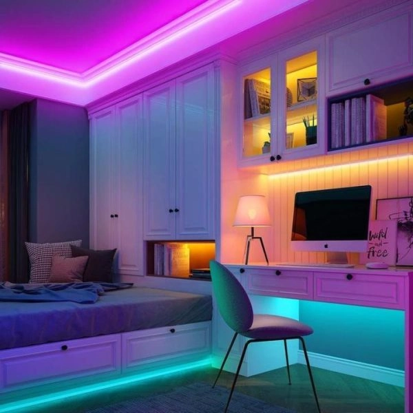 Phòng ngủ dùng đèn LED hắt nhiều màu