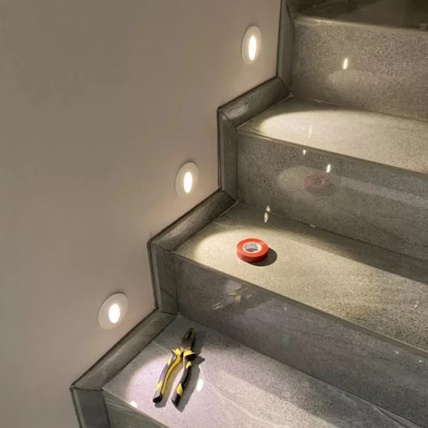 Hướng dẫn lắp đèn LED cầu thang ở chân tường