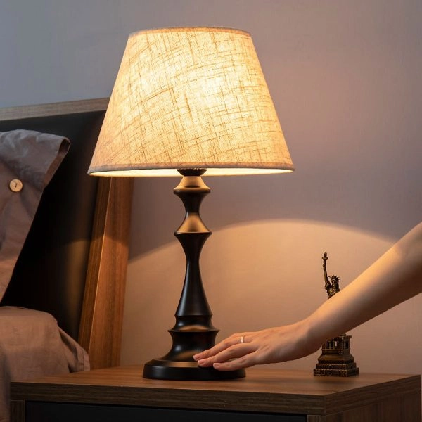 Mẫu đèn để bàn phòng ngủ